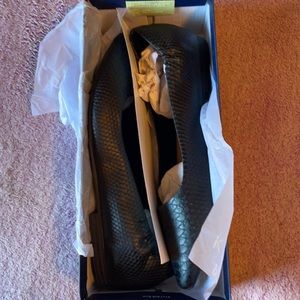 NWT Kaari Blue sz 10 black flats